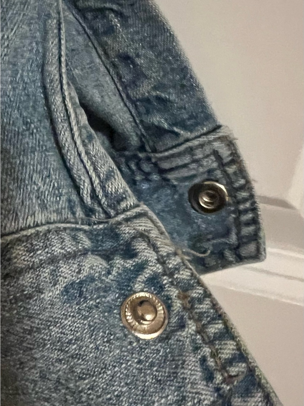 EUC vintage Express Bleus light denim jean jacket. Size M - Picture 5 of 9